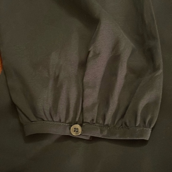 Banana Republic Long-Sleeved, key whole Neck Navy Blue Blouse button cuff size L - Picture 6 of 14